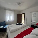 Estela Villa *