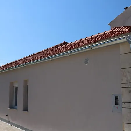 Estela * ヴェラ・ルカ