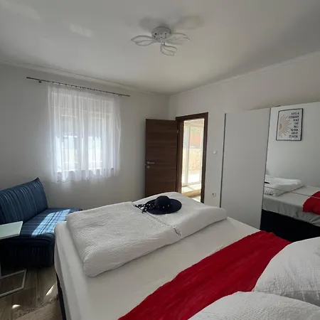 Estela Villa *